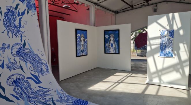 Article événement exposition Nina Faustine Ce que le lien reflète Rive d'Arts peinture illustration monochrome univers graphique